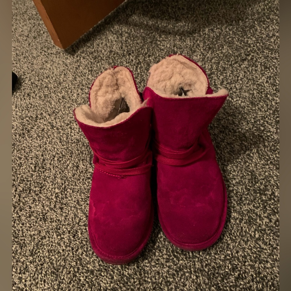 Super cute kids BearPaw boots size 1